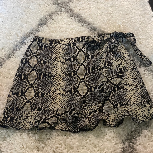 Snake Print Skirt - Picture 2 of 5